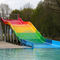 水公園のための子供の虹色のガラス繊維家族の広いスライド