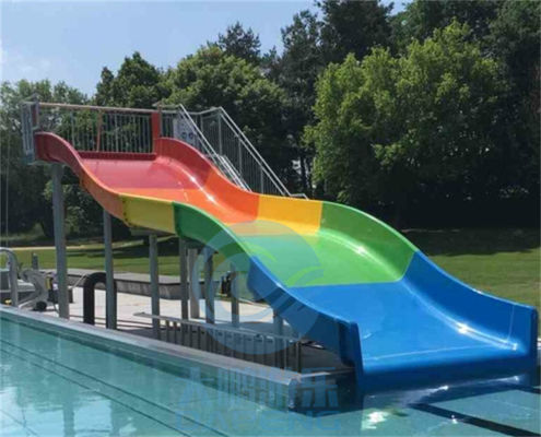 水公園のための子供の虹色のガラス繊維家族の広いスライド