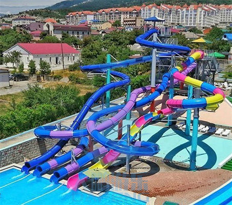 囲まれている4つの車線水スライドのコンボの商業ガラス繊維の螺線形をねじりなさい