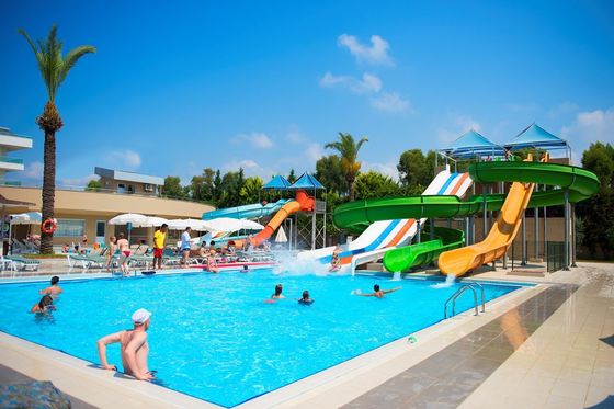 子供 の 遊園地 泳ぐ 遊戯 器具 ガラス 繊維 水上 スライド