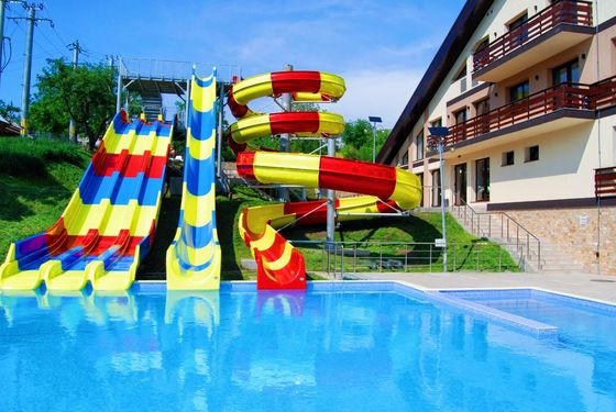 良い価格 OEM 商業用水遊び公園 滑走 玻璃繊維チューブ スパイラルスライドセット 販売 オンライン