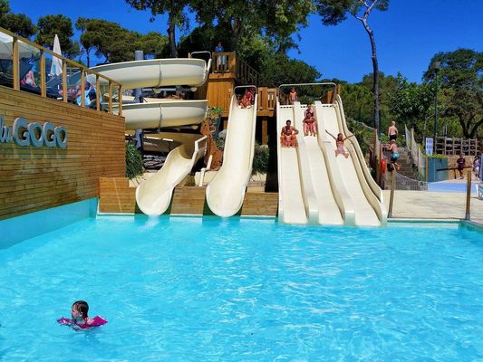 良い価格 子供のウォーターパーク 水泳池 水上スポーツ用品 ガラス繊維スライド オンライン