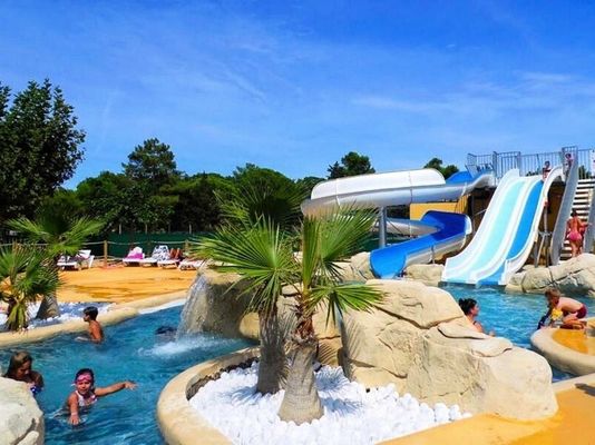 ODM 屋外水遊び場 スイミングプール 設備 子供のためのガラス繊維スライド