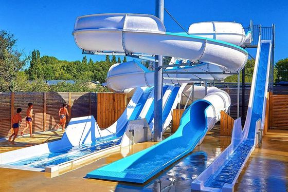 子供のウォーターパーク 屋外遊び場 スイミングプール 設備 水回りスライド
