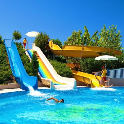 商業用 巨大な水上公園 プール 設備 設計 水面 ファイバーグラス スライド