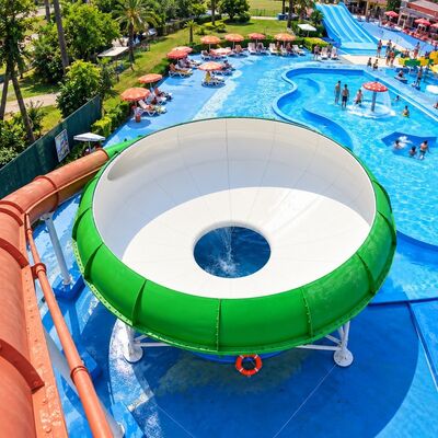 品質 スペースボウル 水スライド 青い水泳池 水上公園用 カスタム色 工場