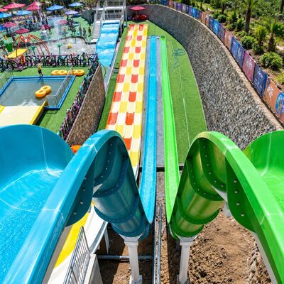 品質 プロマルチレーンレインボーレーサー 水上スライド 水上公園プロジェクト 工場